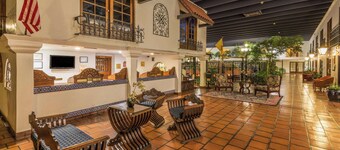 รามาดา โฮเทลแอนด์คอนเฟอเรนซ์เซ  ็นเตอร์ บายวินด์แฮม ลาสครูเซส