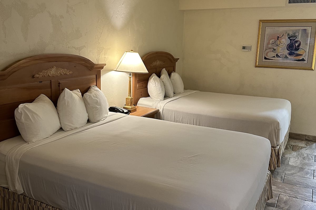 Deluxe Room, 2 Queen Beds, Non Smoking