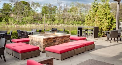 Holiday Inn Milwaukee Riverfront by IHG