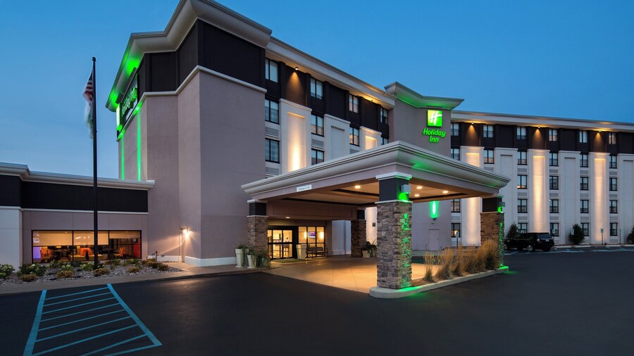 Holiday Inn Milwaukee Riverfront by IHG