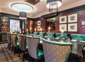 2 개의 레스토랑, 아침 식사, 점심 식사, 저녁 식사 제공(세계 요리)