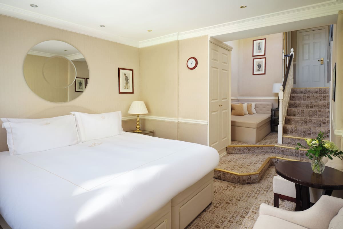 Deluxe King | Premium bedding, in-room safe, individually decorated
