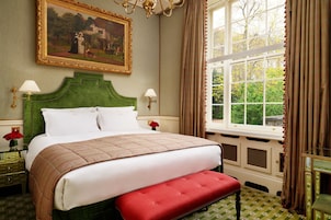 Suite (Master) | Premium bedding, in-room safe, desk, laptop workspace
