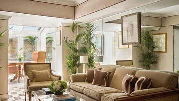 Suite, 2 Bedrooms (99) The Guv'nor's) | Premium bedding, in-room safe, individually decorated