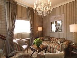 Suite (9) Master) | Premium bedding, in-room safe, individually decorated