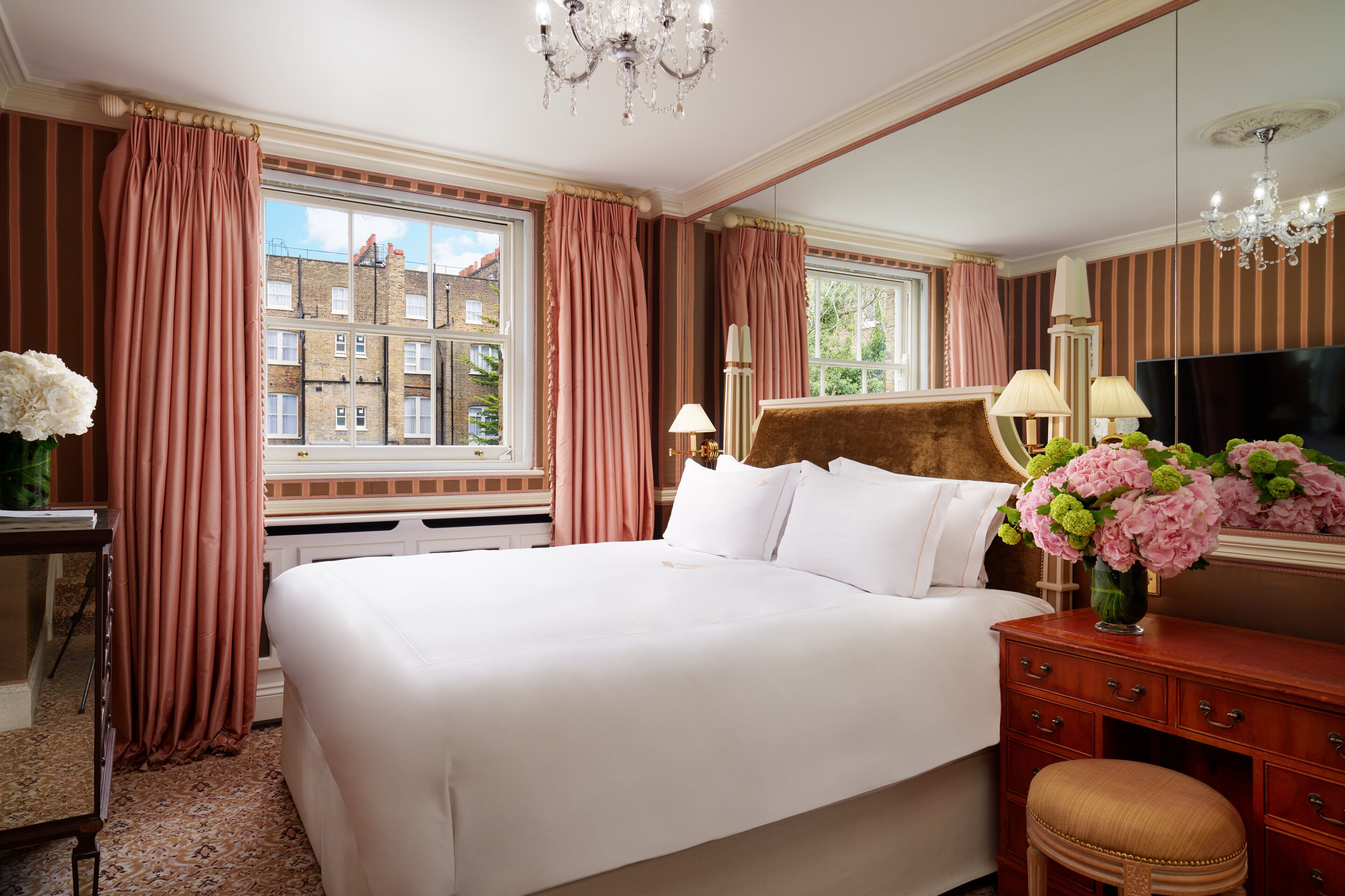 Suite (Master) | Premium bedding, in-room safe, desk, laptop workspace