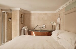 Suite, 2 Bedrooms (99) The Guv'nor's) - The Montague On The Gardens (London)