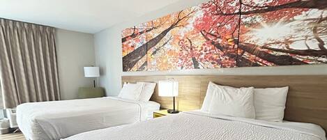 特色装修、特色家居、笔记本电脑工作区、熨斗/熨衣板