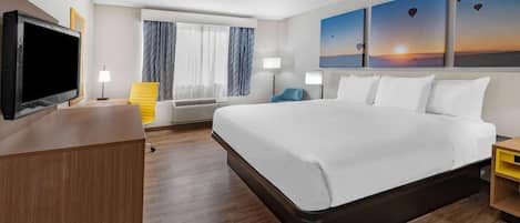 Room, 1 Katil Raja (King), Non Smoking, Poolside (Ground Floor) | Dihias secara berasingan, dilengkapkan perabot secara berasingan