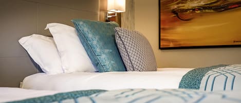 Chambre Standard avec lits jumeaux, 2 lits une place | Literie de qualité supérieure, couette en duvet d'oie, surmatelas