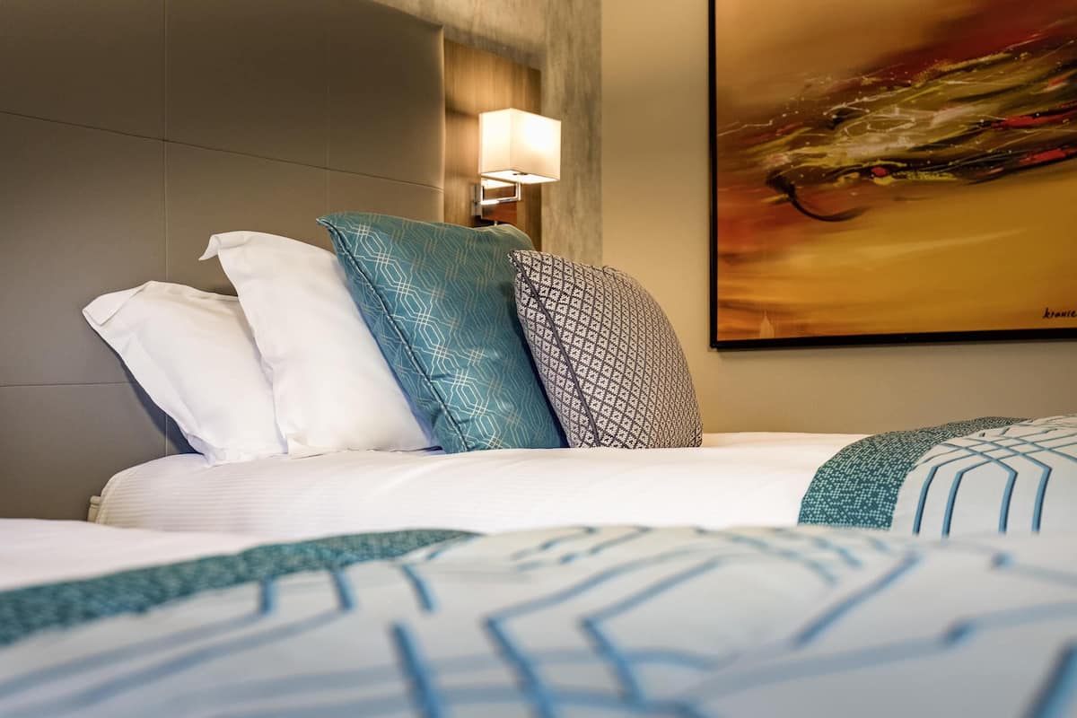 Standard Twin Room, 2 Twin Beds | Premium bedding, down comforters, pillowtop beds, in-room safe
