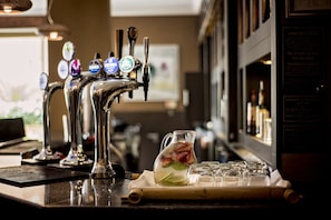 Bar (on property) - Mercure Milton Keynes (Milton Keynes)