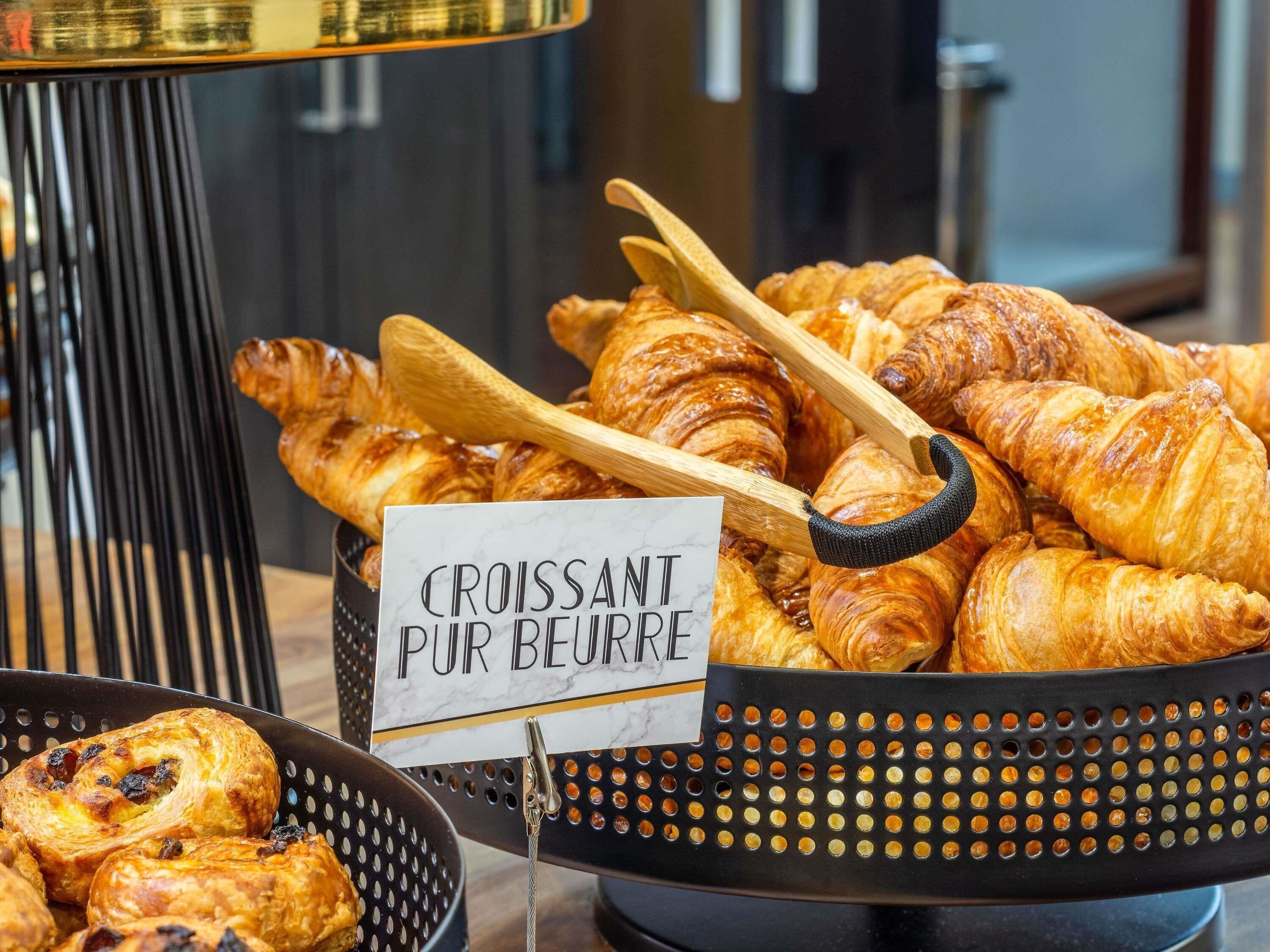 Bữa sáng buffet hàng ngày với phụ phí nhỏ 