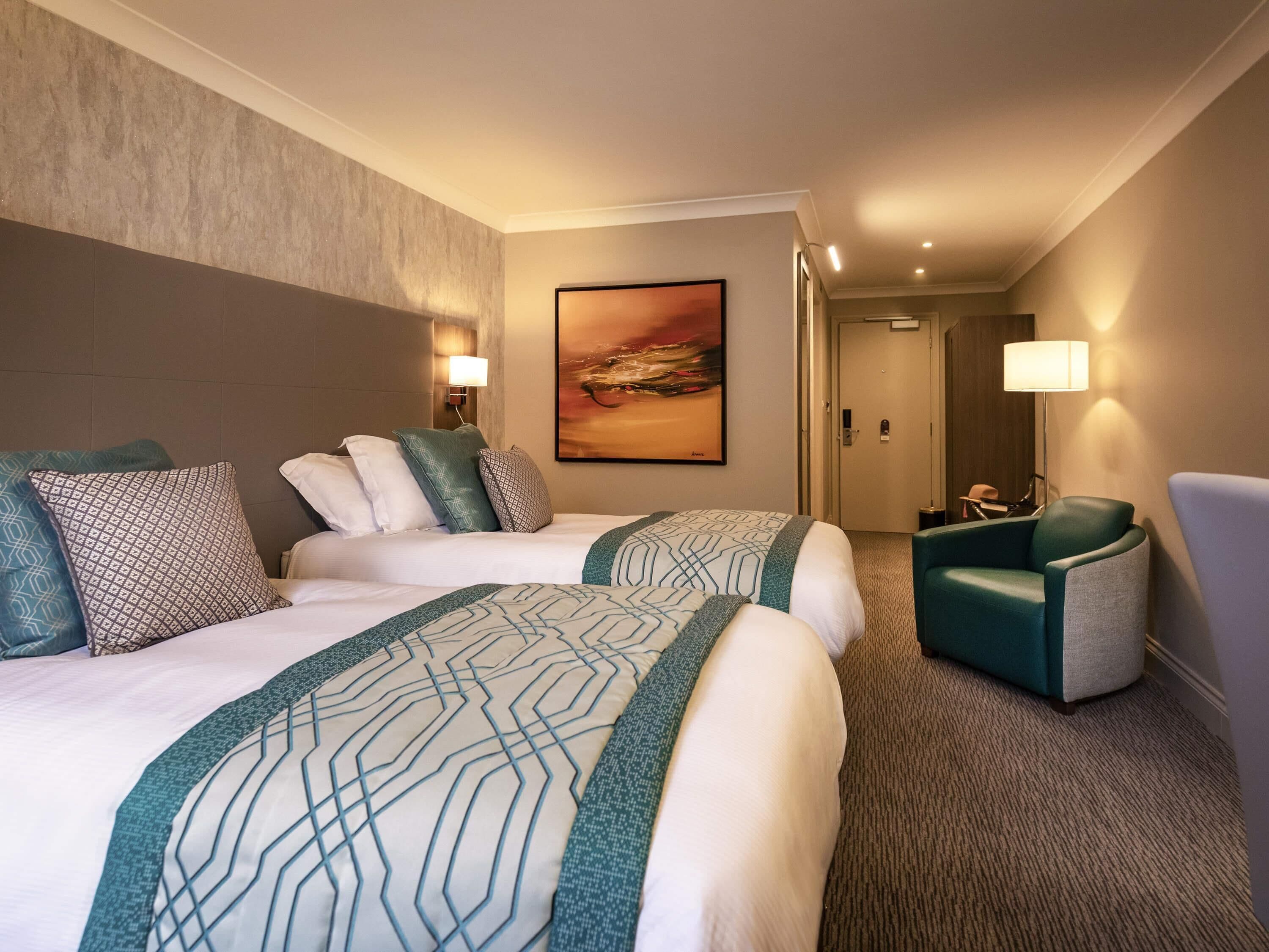 标准双床房, 2 张单人床 | 高档床上用品、羽绒被、加厚床垫、客房内保险箱