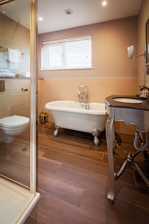 Privilege, Room, 1 Double Bed | Bathroom | Free toiletries, hair dryer, towels