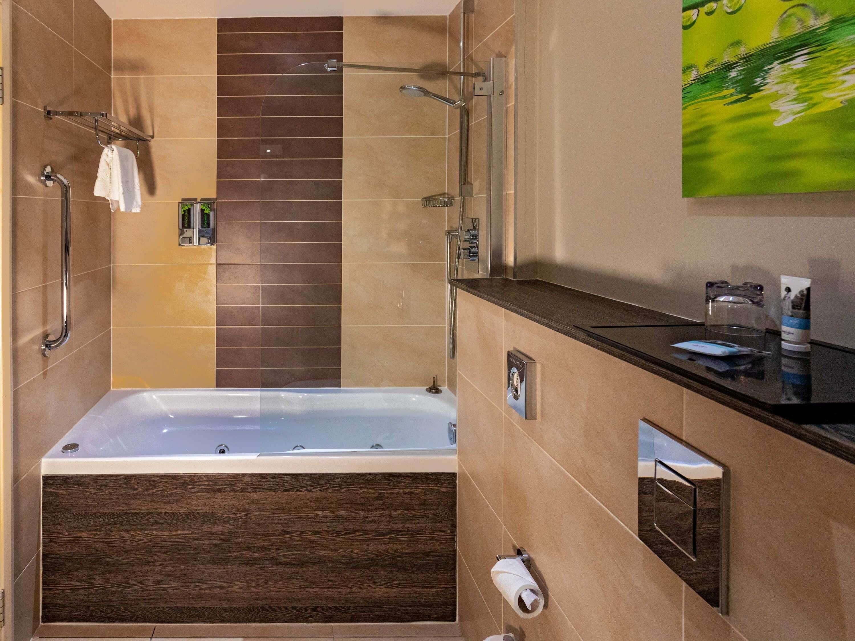 Privilege, 客房, 1 张特大床 | 高档床上用品、羽绒被、加厚床垫、客房内保险箱