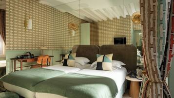 Minibar, in-room safe, individually decorated, individually furnished