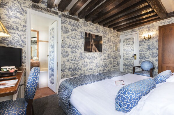 Chambre Supérieure avec lits jumeaux | Minibar, coffres-forts dans les chambres, décoration personnalisée