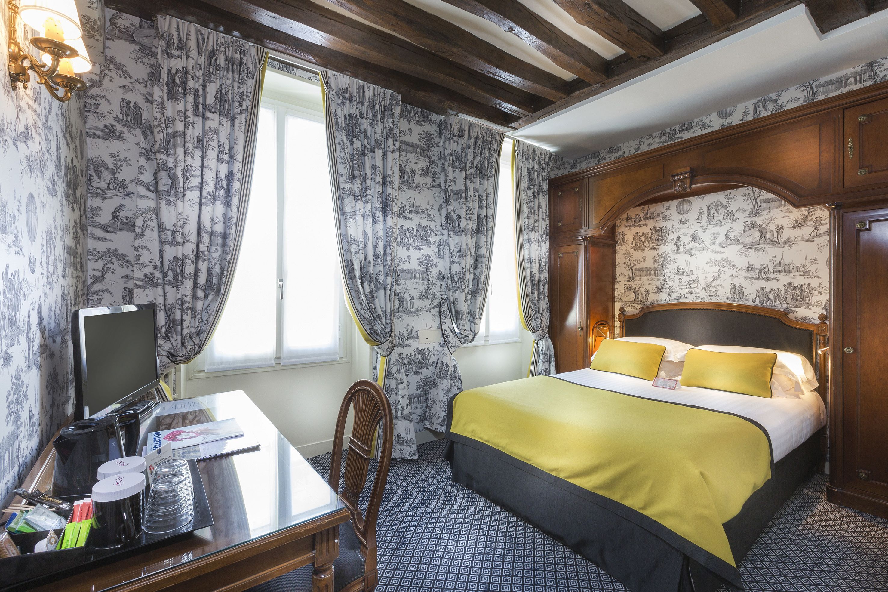 superior double room | minibar, in-room safe, individually decorated, individually furnished