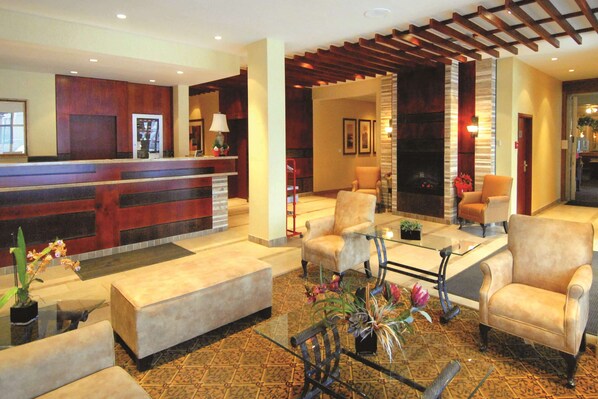 Lobby - Days Inn by Wyndham Edmonton Downtown (Edmonton)