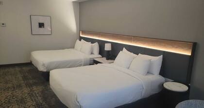 The Plaza Hotel Columbus at Capitol Square