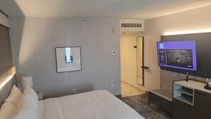 Roupas de cama premium, cofres nos quartos, escrivaninha