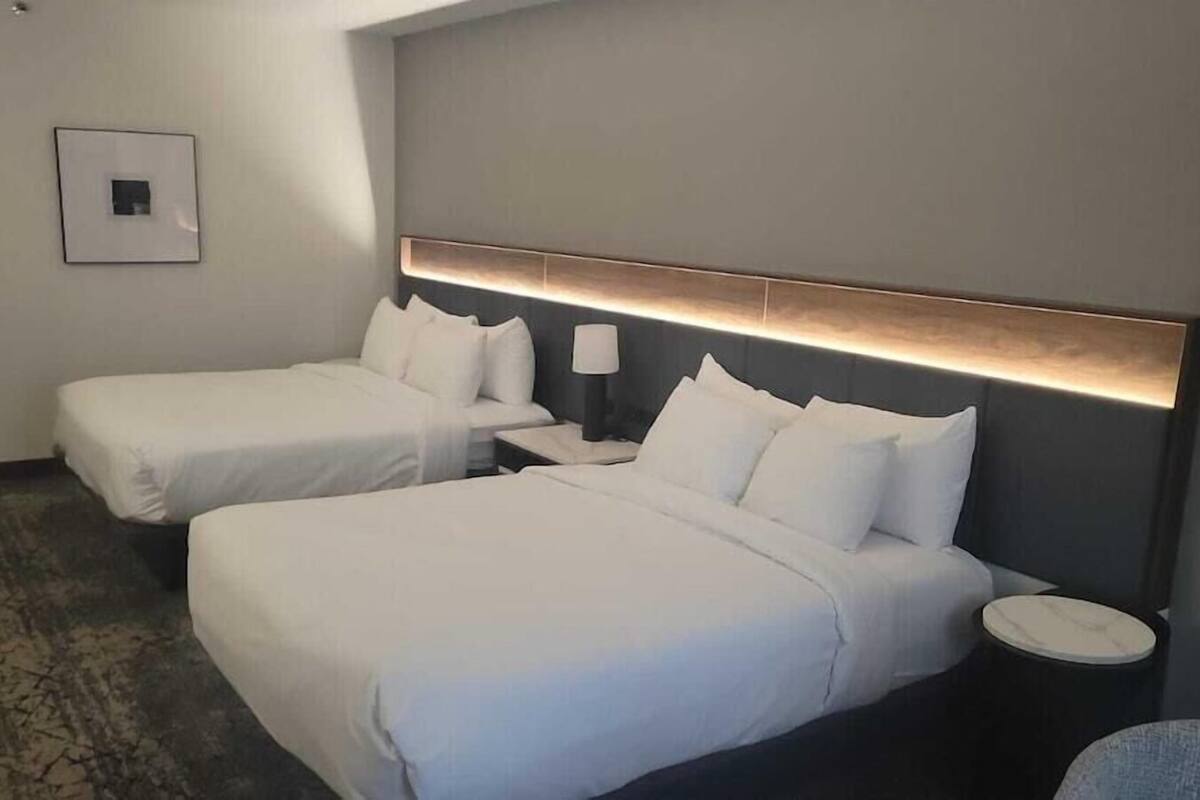 Premium bedding, in-room safe, desk, blackout drapes