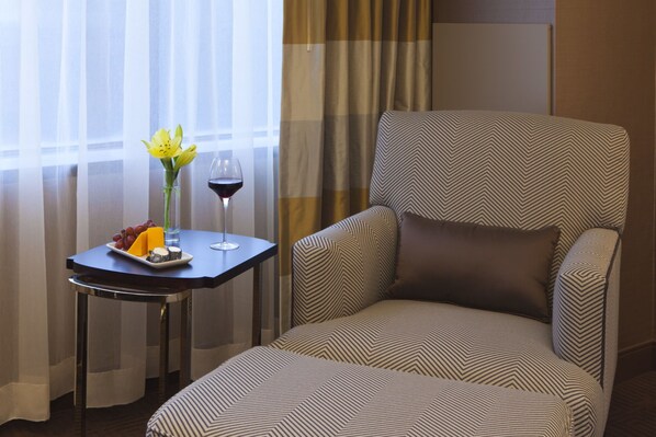 Premium bedding, in-room safe, desk, blackout curtains