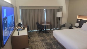 Premium bedding, in-room safe, desk, blackout drapes