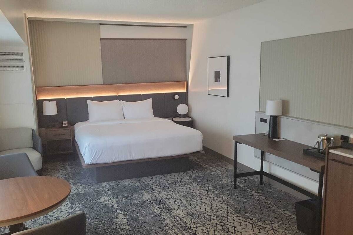 Premium bedding, in-room safe, desk, blackout drapes