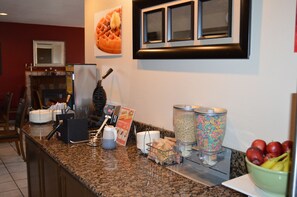Free daily continental breakfast - Ramada by Wyndham Arcata (Arcata)