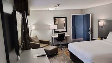 Standard Room, 1 King Bed, Accessible, Non Smoking | 1 bedroom, desk, soundproofing, iron/ironing board