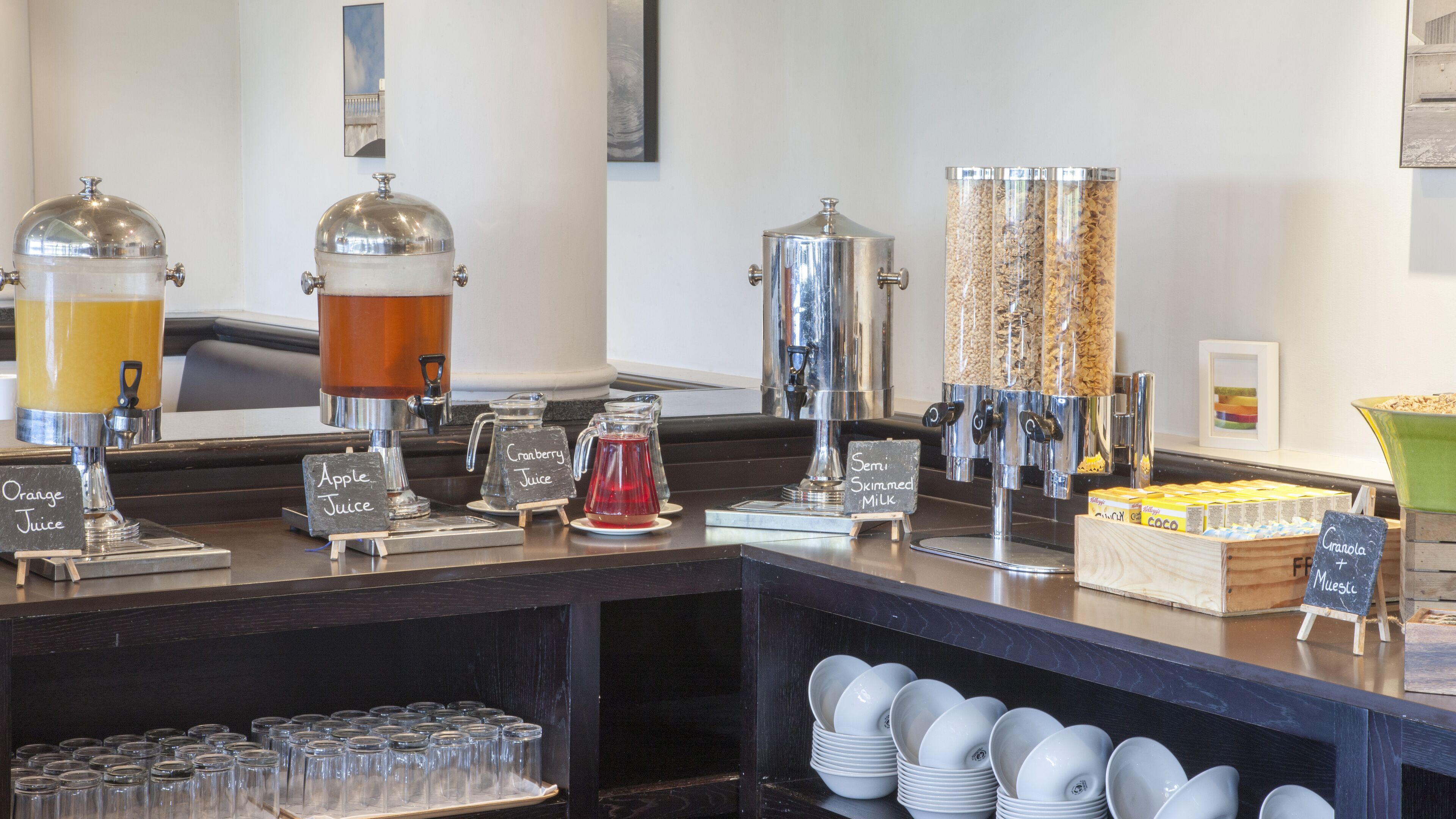 Daily English breakfast (GBP 16.95 per person)