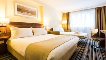 Desk, free cots/infant beds, WiFi, bed sheets