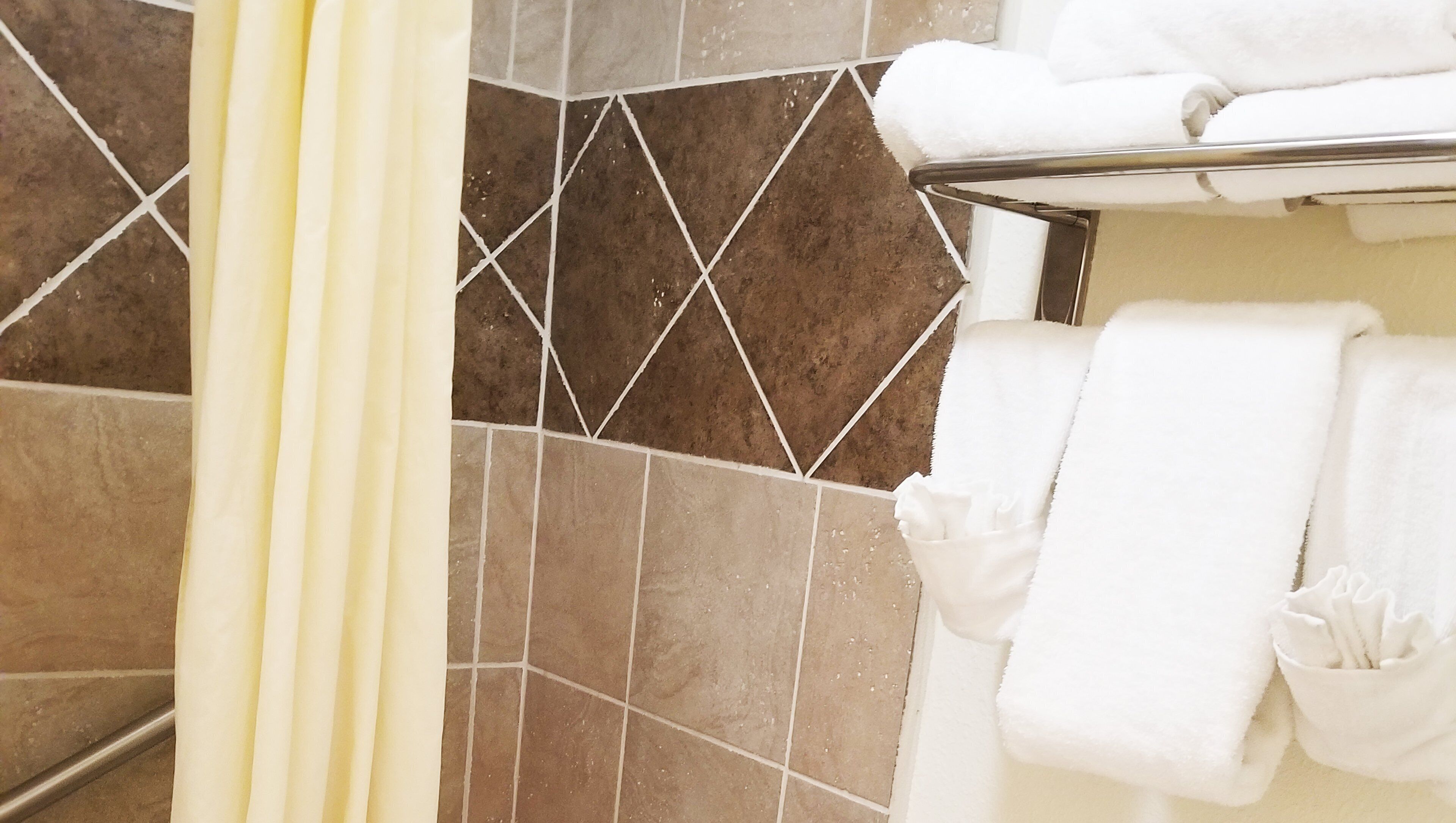 Room, 1 Queen Bed, Non Smoking | Bathroom