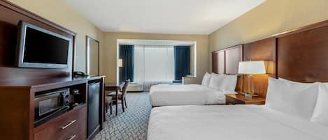 Suite, 2 Double Beds with Sofa Bed, Non Smoking | Hochwertige Bettwaren, Verdunkelungsvorhänge, Bügeleisen/Bügelbrett