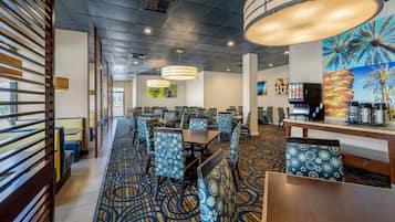 Tägliches großes Frühstück (17.50 USD pro Person)