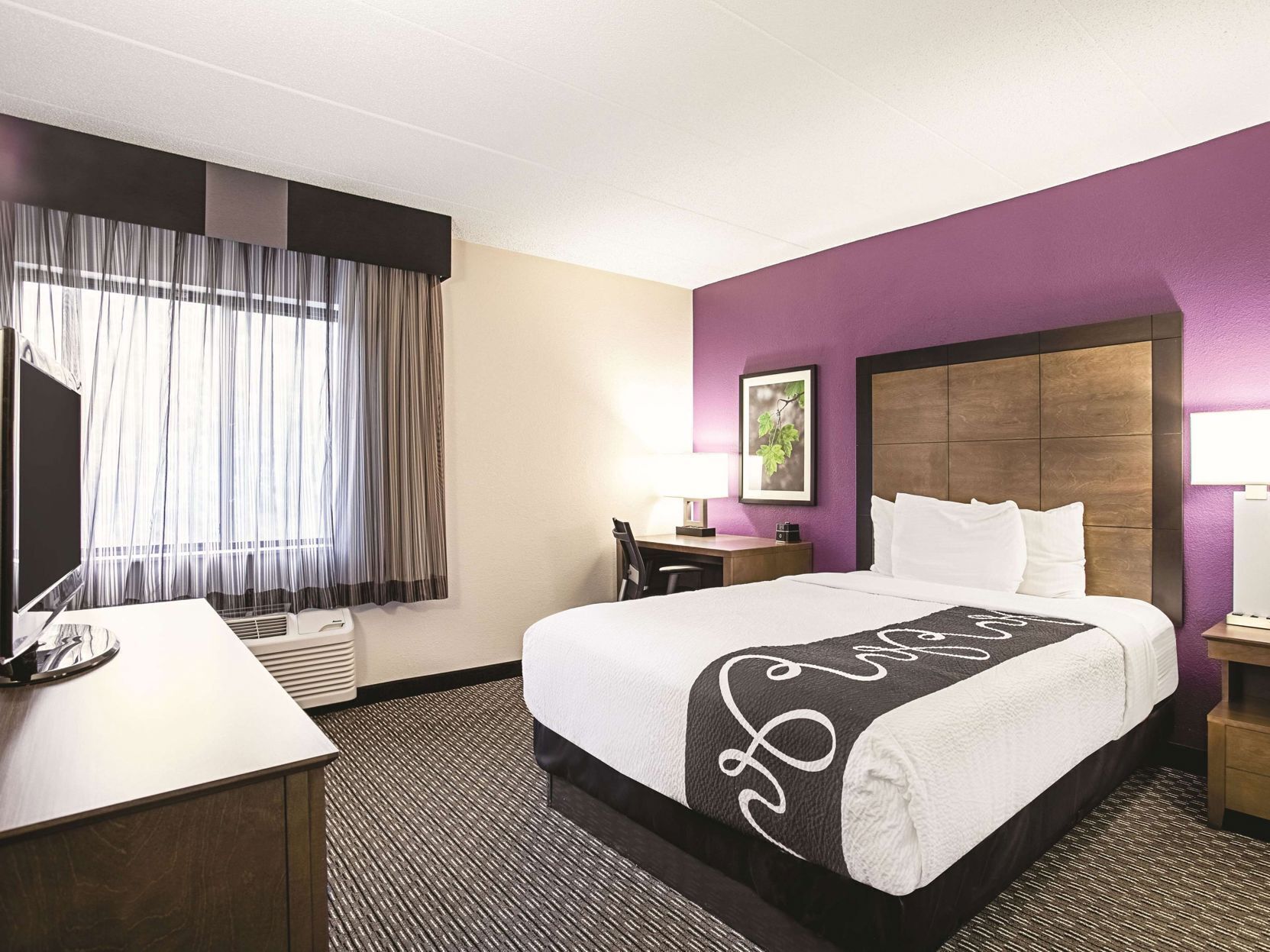 Premium bedding, in-room safe, desk, blackout drapes