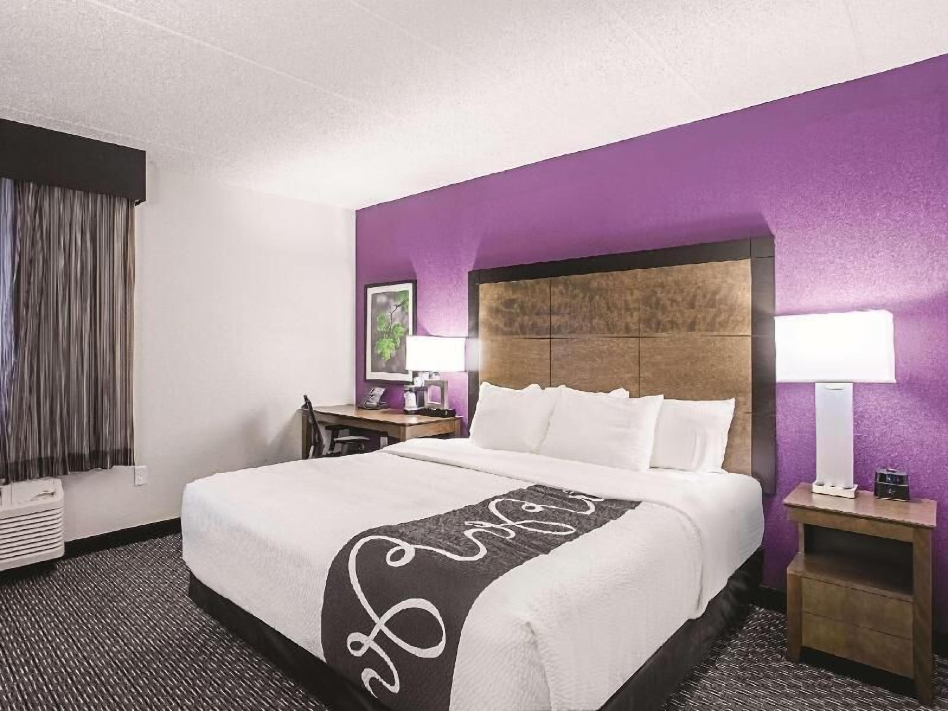 Premium bedding, in-room safe, desk, blackout drapes