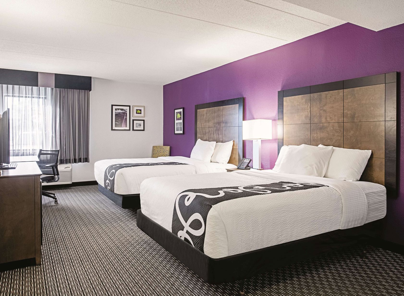Premium bedding, in-room safe, desk, blackout drapes