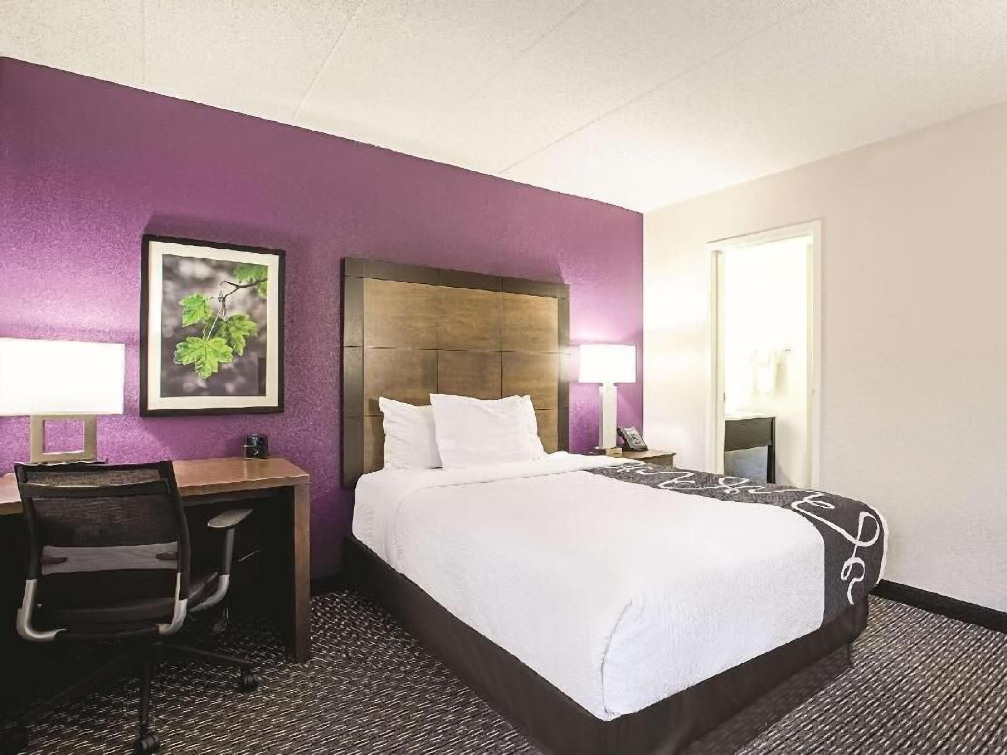 Premium bedding, in-room safe, desk, blackout drapes