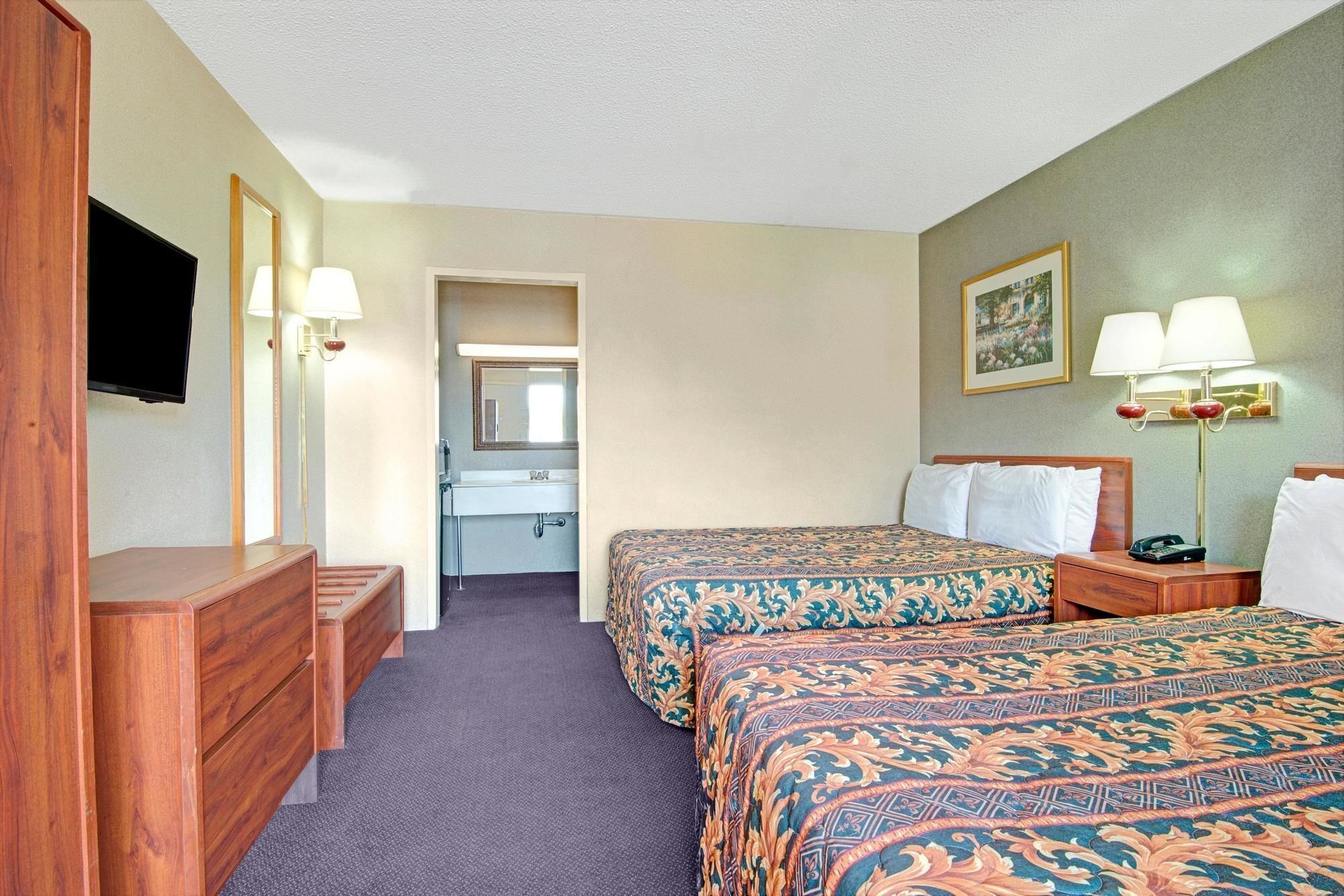 Desk, blackout drapes, free WiFi, bed sheets