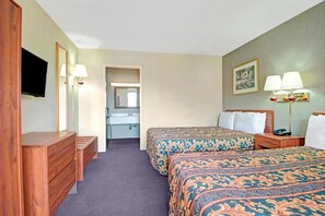 Desk, blackout drapes, free WiFi, bed sheets - Knights Inn Wheeling (Wheeling)