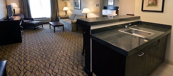 Holiday Inn Express & Suites Milford by IHG