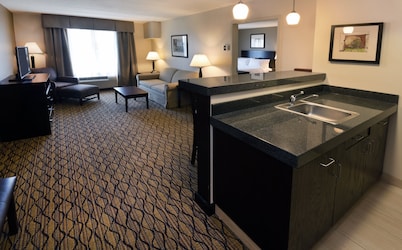 Holiday Inn Express & Suites Milford by IHG