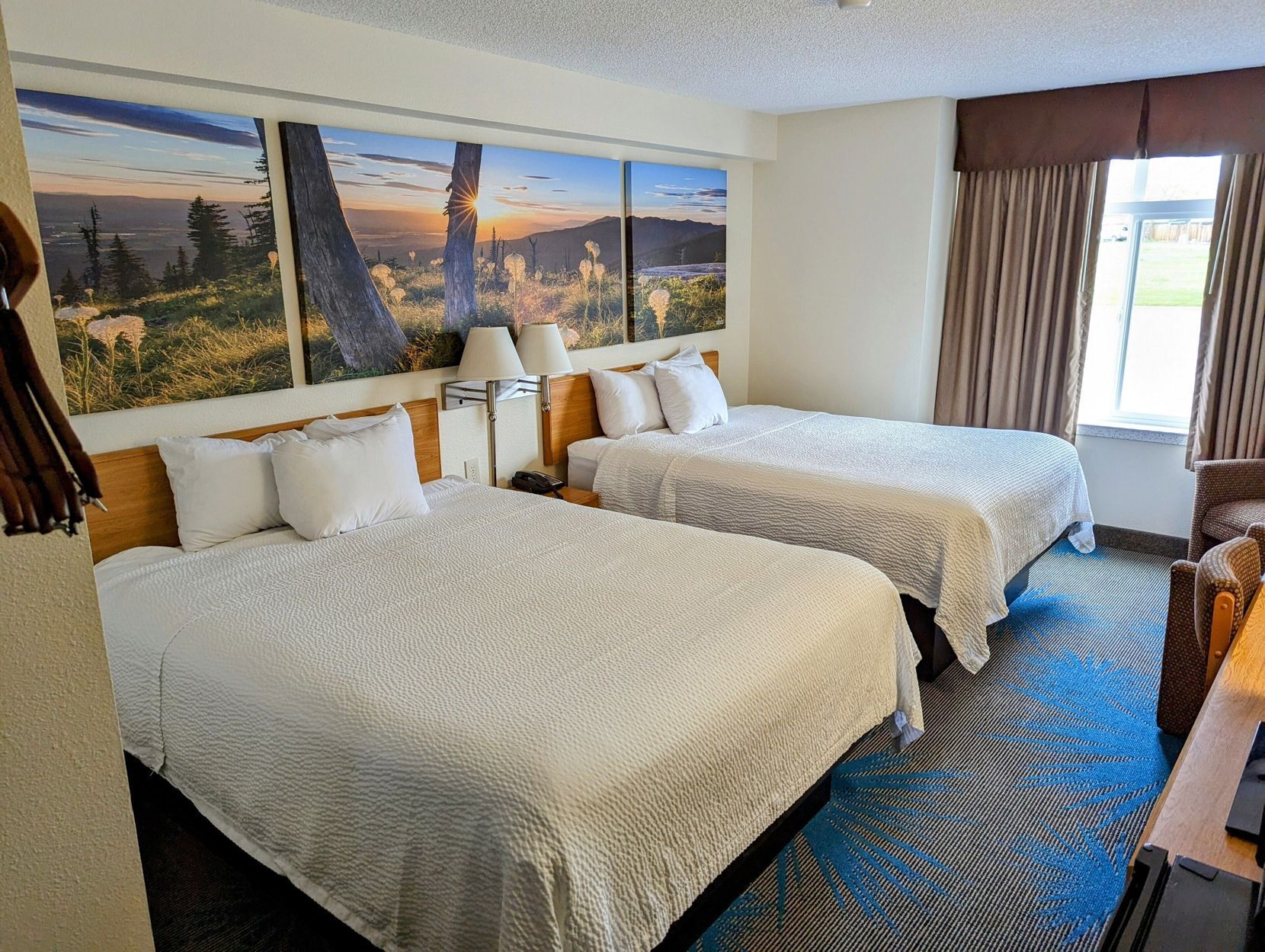 In-room safe, desk, soundproofing, iron/ironing board