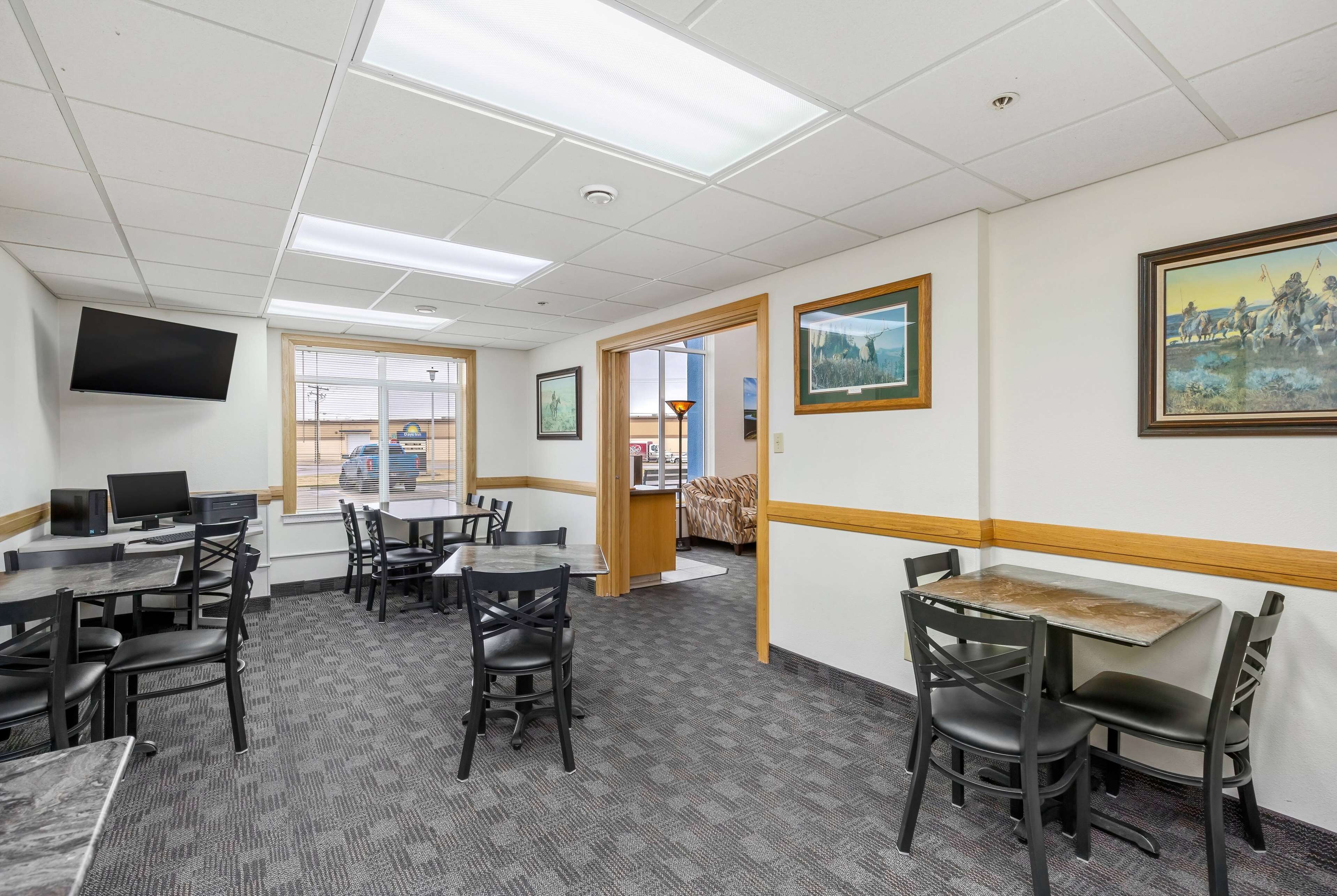 free daily continental breakfast