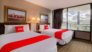 尊榮客房, 2 張加大雙人床 | 1 間臥室、書桌、免費無線上網、床單