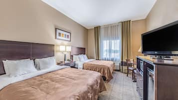 Habitación, 2 camas Queen size, con acceso para personas discapacitadas, para no fumadores | Caja de seguridad en la habitación y tabla de planchar con plancha