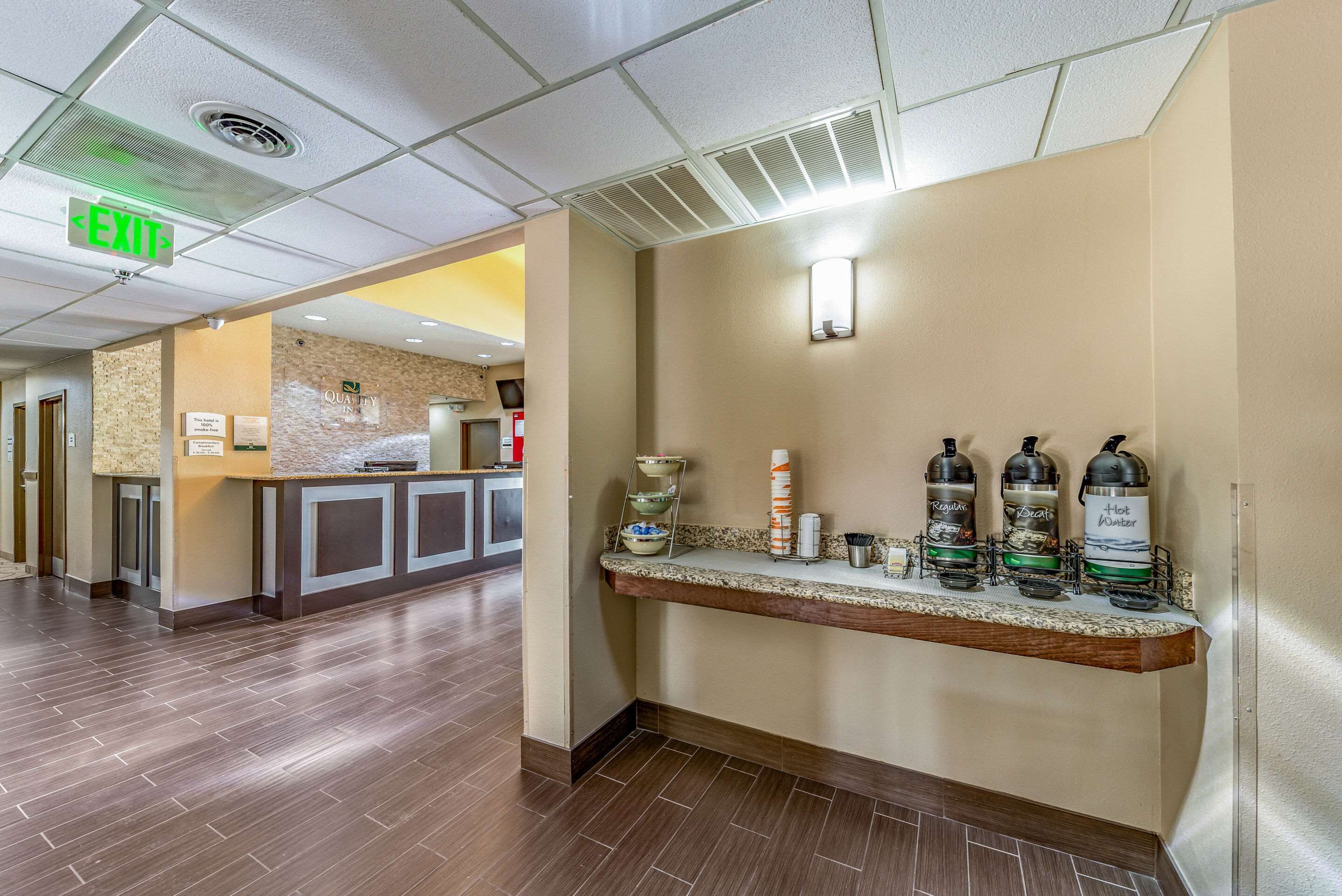 Petit déjeuner complet compris tous les jours